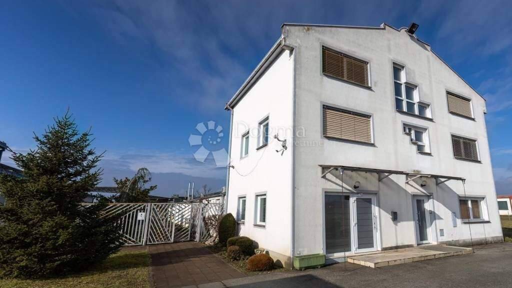 Halle/Industriefläche zum Kauf Varazdin