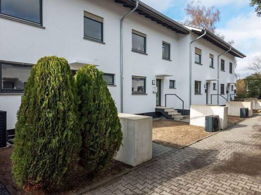 Reihenmittelhaus zur Miete 1.900 € 4,5 Zimmer 132 m² 160 m² Grundstück frei ab sofort Jägerstraße 2b Waldacker Rödermark 63322