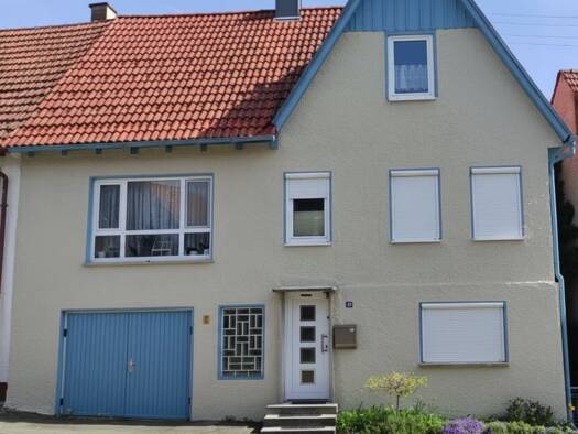 Doppelhaushälfte zur Miete 1.000 € 5 Zimmer 80 m² 200 m² Grundstück frei ab 01.01.2026 Hintere Lehr 10 Meßstetten 72469