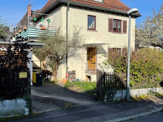 Einfamilienhaus zur Miete 1.850 € 5 Zimmer 135 m² 360 m² Grundstück frei ab 01.05.2026 Zuffenhausen Stuttgart 70435