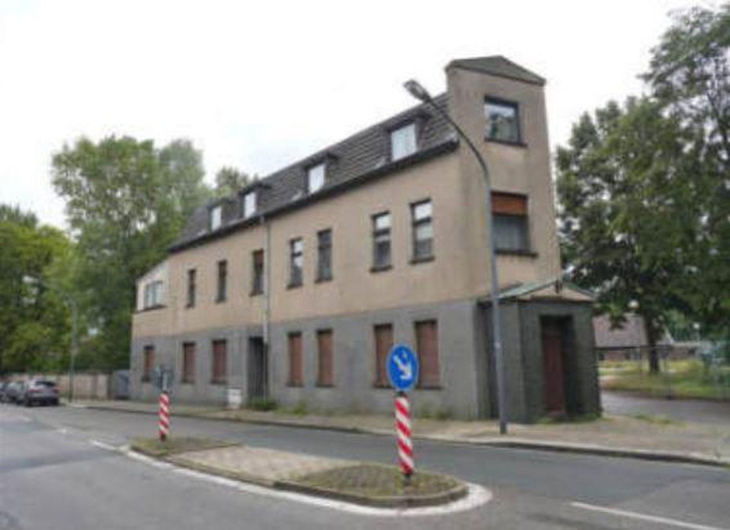 Mehrfamilienhaus zum Kauf provisionsfrei 100.000 € 10 Zimmer 256 m²<br/>Wohnfläche 2.300 m²<br/>Grundstück Gelsenkirchener str 308 Katernberg essen 45327