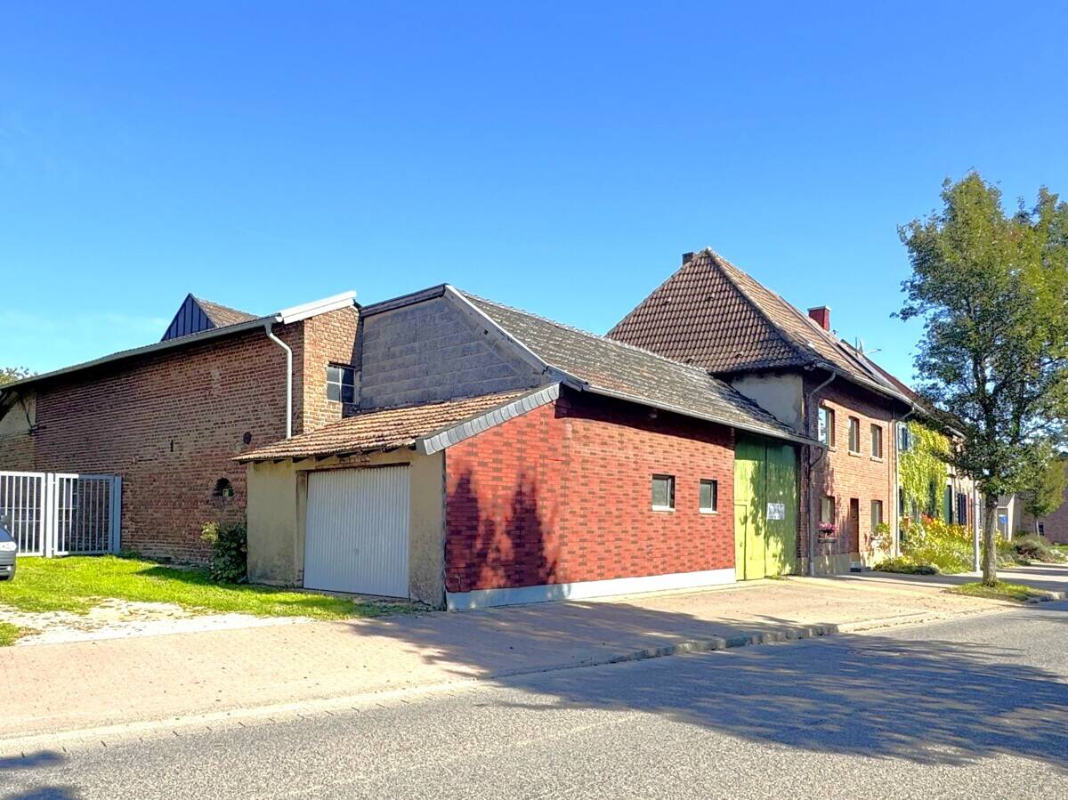 Immobilie in Jüchen - Entwicklungsfähige Hofanlage im Ortskern von Jüchen - Wey - Bild 1