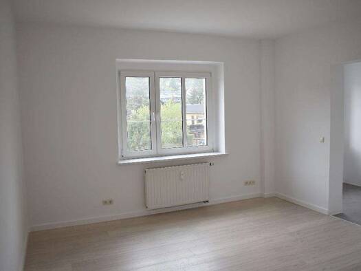 Wohnung zur Miete 150 € 1 Zimmer 29,4 m² Gartenstraße 25 c Berga Berga-Wünschendorf 07980