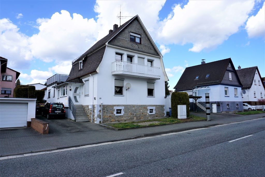 Einfamilienhaus zum Kauf 260.000 € 7 Zimmer 160 m²<br/>Wohnfläche 657 m²<br/>Grundstück Gladenbach Gladenbach 35075