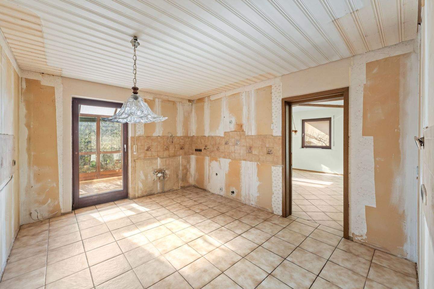 Immobilie in Hagenbüchach - Attraktives Zweifamilienhaus mit viel Platz und großem Grundstück in Hagenbüchach - Bild 4