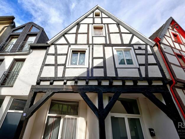 Mehrfamilienhaus zum Kauf als Kapitalanlage geeignet 179.000 € 8 Zimmer 345,3 m² 198 m² Grundstück Linz Linz am Rhein 53545