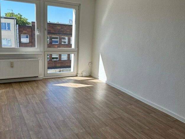 Wohnung zur Miete 401 € 3 Zimmer 57,2 m² 3. Geschoss Askanische Straße 104 Innenstadt Dessau-Roßlau 06842