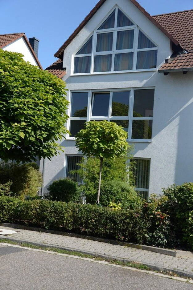Einfamilienhaus zur Miete 2.600 € 6 Zimmer 220 m² 250 m² Grundstück frei ab 01.09.2025 Im Ölgarten 1 Kernstadt Oberursel 61440