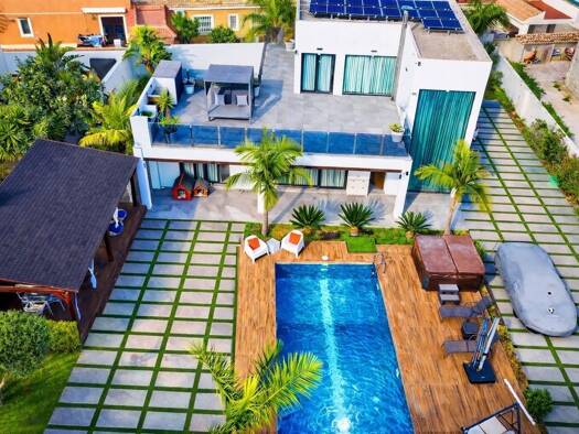 Haus zum Kauf 1.320.000 € 241 m² 788 m² Grundstück Torrevieja 03180