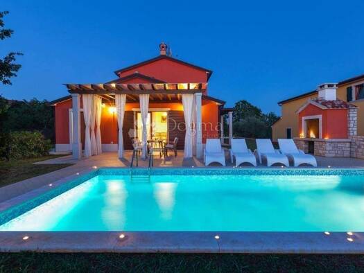 Haus zur Miete 1.833 € 5 Zimmer 145 m² Centar, Luka, Finida