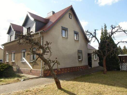 Doppelhaushälfte zum Kauf 85.000 € 4 Zimmer 100 m² 1.181 m² Grundstück frei ab sofort Schillerstraße 12 Lauta 02991