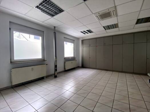 Medizinisches Gebäude zur Miete provisionsfrei 965 € 3 Zimmer 148,4 m² Bürofläche Keramag Flörsheim 65439