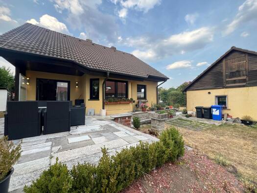 Einfamilienhaus zum Kauf 375.000 € 4 Zimmer 106 m² 834 m² Grundstück Nenzenheim Iphofen 97346