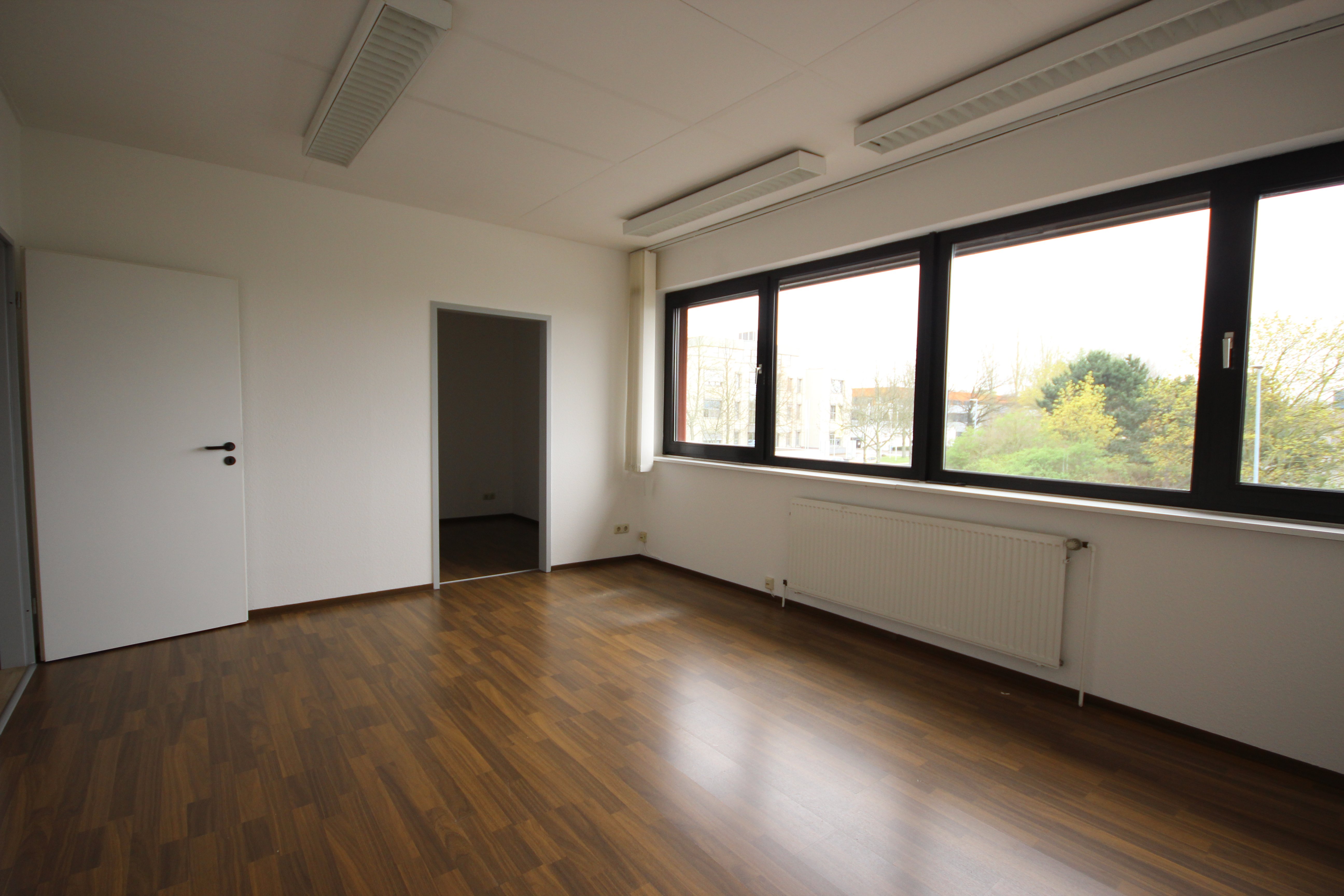 Bürofläche zur Miete provisionsfrei 765 € 3 Zimmer 82 m²<br/>Bürofläche Rotenburger Straße 30 Lahe Hannover 30659