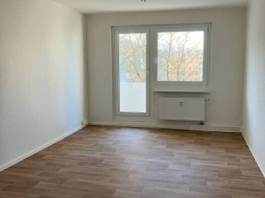 Wohnung zur Miete 470 € 4 Zimmer 89 m² 3. Geschoss frei ab 01.09.2026 Franz-Stephan-Straße 31 Lusan Gera 07549