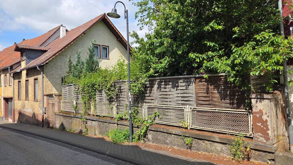 Doppelhaushälfte zum Kauf provisionsfrei 99.999 € 8 Zimmer 178 m² 489 m² Grundstück Talstraße 15 Stromberg 55442