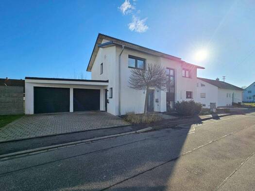 Einfamilienhaus zum Kauf 749.000 € 7,5 Zimmer 209 m² 381 m² Grundstück Dintenhofen Ehingen 89584