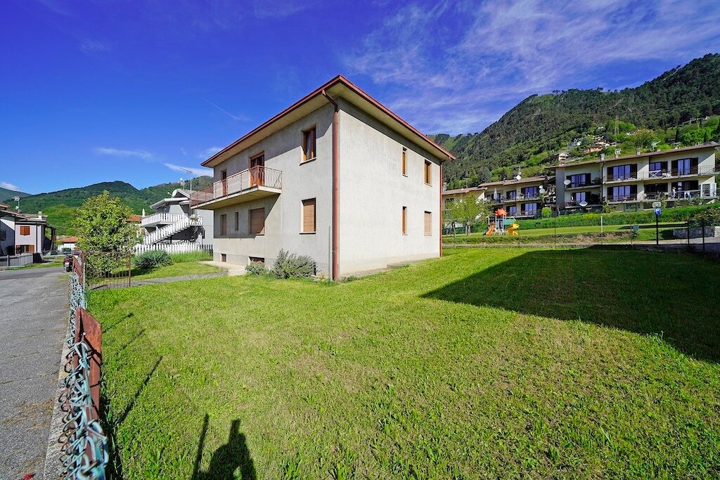 Einfamilienhaus zum Kauf 330.000 € 9 Zimmer 333 m²<br/>Wohnfläche 400 m²<br/>Grundstück ab sofort<br/>Verfügbarkeit Via Trento, 13 Tignale  25080