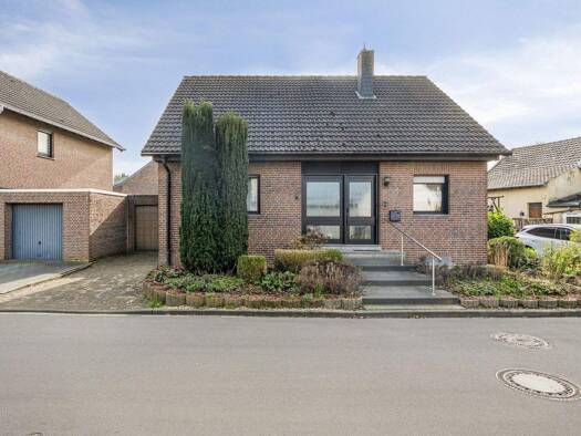 Einfamilienhaus zum Kauf 299.800 € 3 Zimmer 86,1 m² 306 m² Grundstück Oberbruch Heinsberg / Grebben 52525