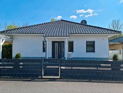 Einfamilienhaus zur Miete 1.590 € 4 Zimmer 110 m² frei ab 01.06.2026 Bitterfeld Bitterfeld-Wolfen 06749