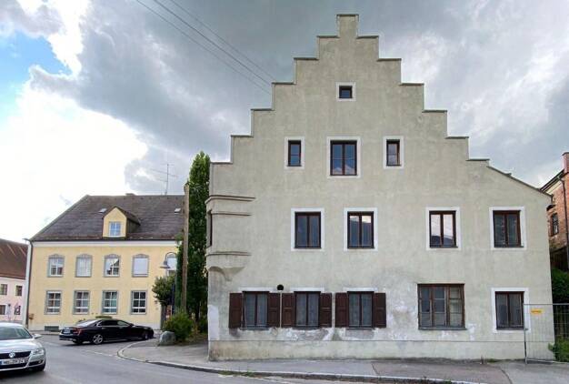 Wohn- und Geschäftshaus zum Kauf provisionsfrei als Kapitalanlage geeignet 524.880 € 1.200 m² 1.080 m² Grundstück Neuburgerstr. 3 Hohenwart Hohenwart 86558