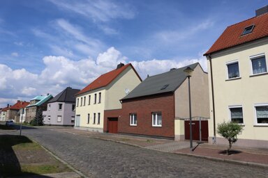 Einfamilienhaus zum Kauf 114.000 € 10 Zimmer 135,8 m² 484 m² Grundstück frei ab sofort Sommerstraße 4 Bitterfeld Bitterfeld-Wolfen 06749