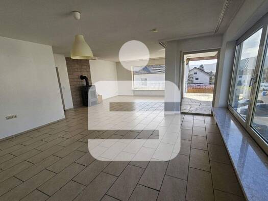 Wohnung zum Kauf 195.000 € 4 Zimmer 140 m² 1. Geschoss frei ab sofort Euerdorf 97717