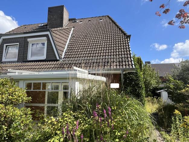 Doppelhaushälfte zum Kauf 425.000 € 3 Zimmer 110,2 m² 302 m² Grundstück Glashütte Norderstedt 22851