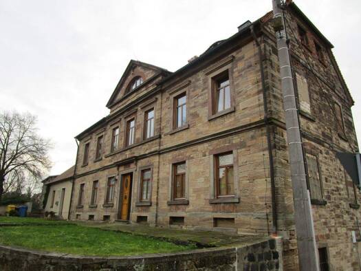 Mehrfamilienhaus zum Kauf als Kapitalanlage geeignet 299.000 € 15 Zimmer 419 m² 513 m² Grundstück Straße der Einheit (Schmon) 46 Schmon Querfurt 06268
