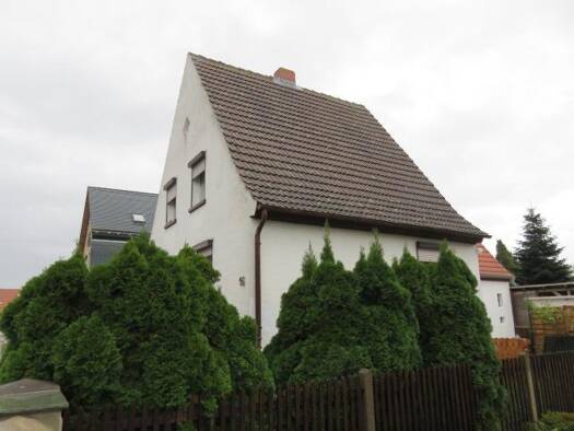 Einfamilienhaus zum Kauf 148.000 € 5 Zimmer 125 m² 754 m² Grundstück frei ab sofort Ratswiesen 16 Güsten 39439