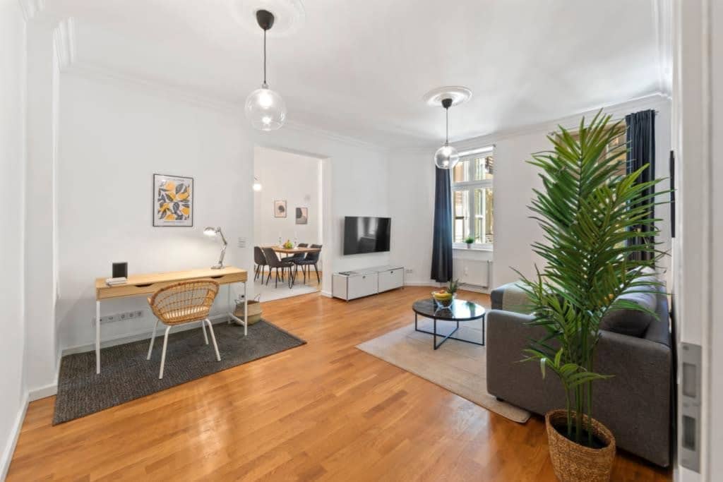 Wohnung zur Miete Wohnen auf Zeit 2.889 € 4 Zimmer 95 m²<br/>Wohnfläche 02.06.2025<br/>Verfügbarkeit Warschauer Straße Friedrichshain Berlin 10243