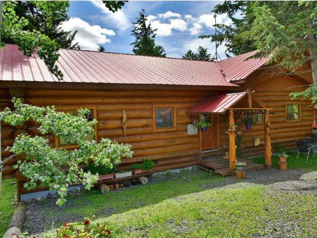 Einfamilienhaus zum Kauf provisionsfrei 870.000 € 14 Zimmer 500 m² 40.000 m² Grundstück 7471 Cariboo Chalet Rd Lone Butte V0K 1X3