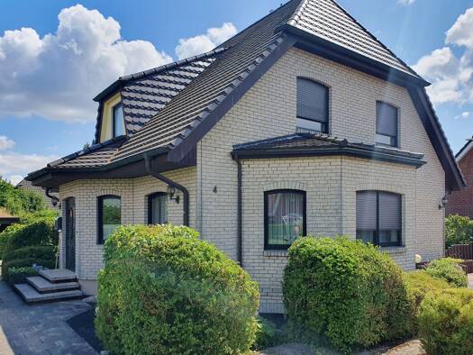 Einfamilienhaus zum Kauf 419.000 € 5 Zimmer 148 m² 758 m² Grundstück frei ab sofort Neuendorf Wulkenzin 17039