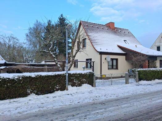 Einfamilienhaus zum Kauf 160.000 € 3 Zimmer 90 m² 536 m² Grundstück frei ab 01.04.2026 Neuer Weg 4 Bergen Bergen auf Rügen 18528