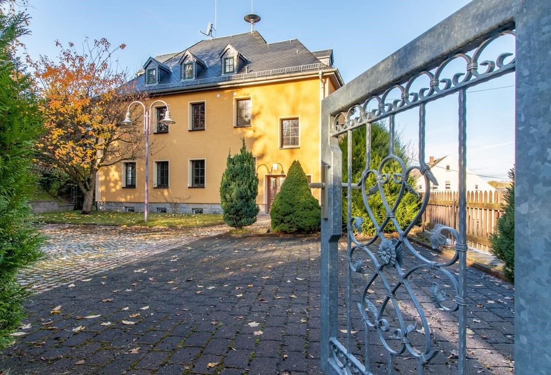 Mehrfamilienhaus zum Kauf 483.000 € 10 Zimmer 292 m²<br/>Wohnfläche 1.390 m²<br/>Grundstück ab sofort<br/>Verfügbarkeit Bärenwalde Crinitzberg 08147