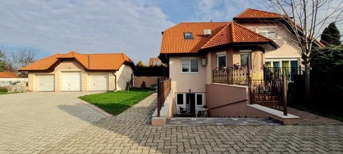 Mehrfamilienhaus zum Kauf provisionsfrei 315.000 € 5 Zimmer 327 m²<br/>Wohnfläche 918 m²<br/>Grundstück Mosonmagyaróvár 9200