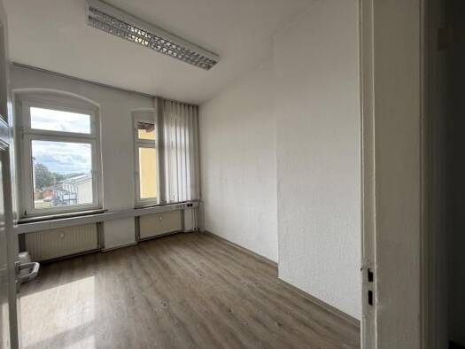Bürofläche zur Miete 755 € 5 Zimmer 103 m² Bürofläche Hornhäuser Straße 17 Oschersleben Oschersleben 38387