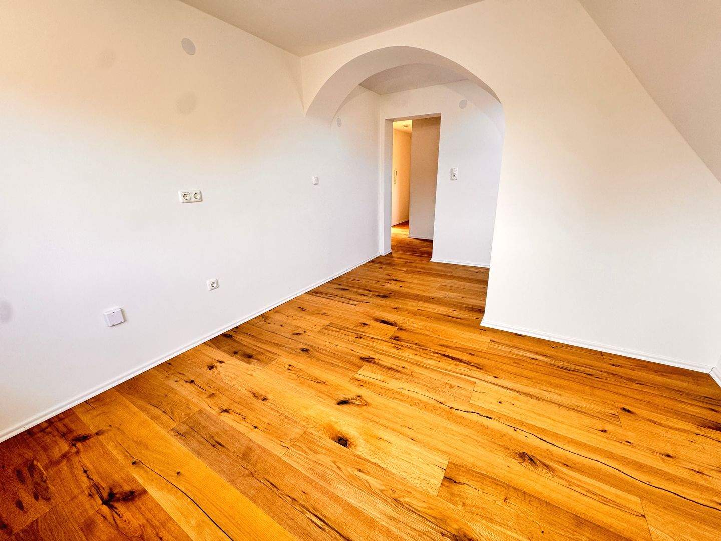 Immobilie in Burgthann - Renovierte 4 Zimmer Wohnung in Burgthann - Ohne Provision - Bild 2