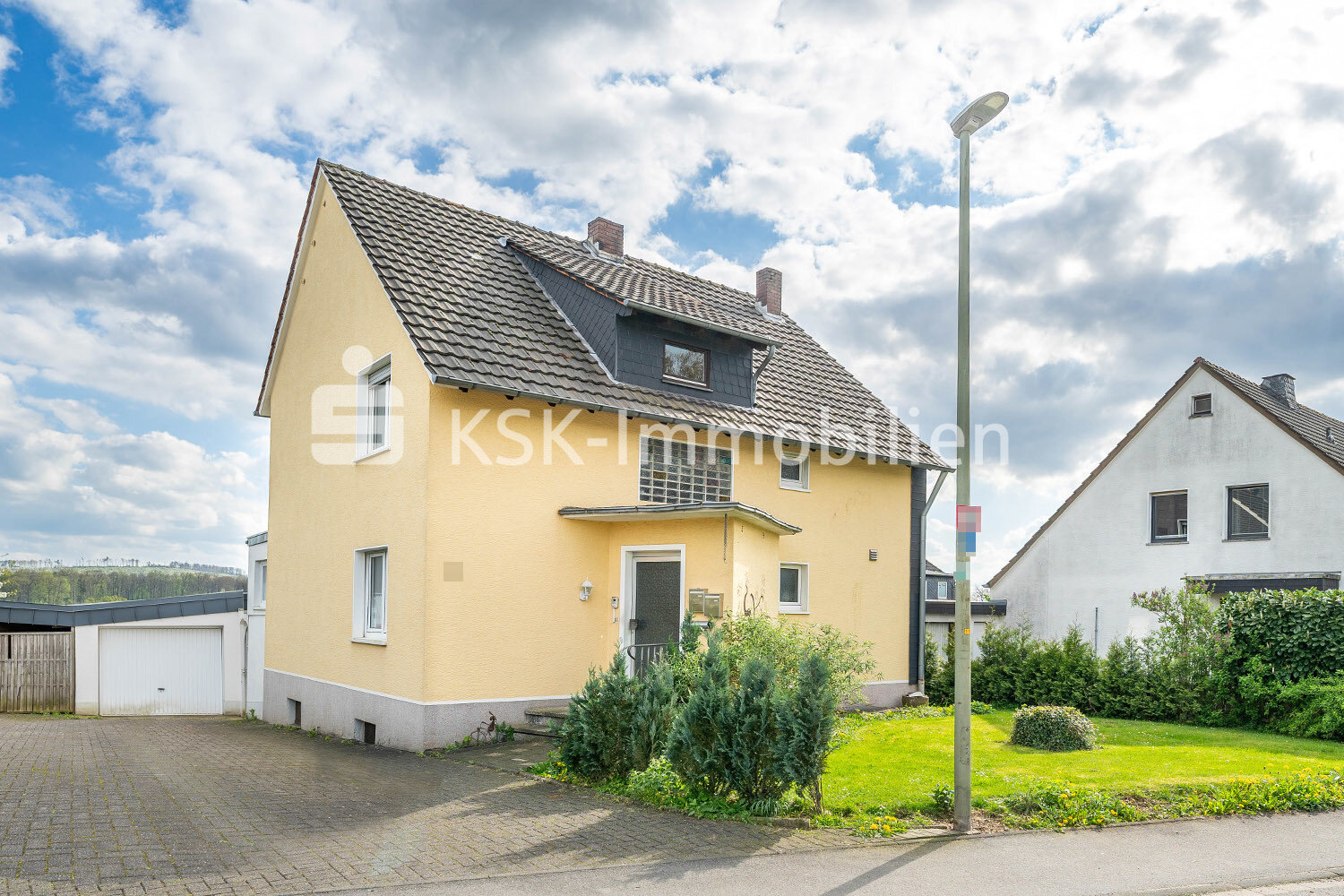 Mehrfamilienhaus zum Kauf 250.000 € 6 Zimmer 161 m²<br/>Wohnfläche 462 m²<br/>Grundstück Lindlar Lindlar 51789