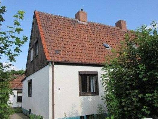 Doppelhaushälfte zum Kauf 120.000 € 4 Zimmer 80 m² 817 m² Grundstück Hohenthurm Landsberg 06188