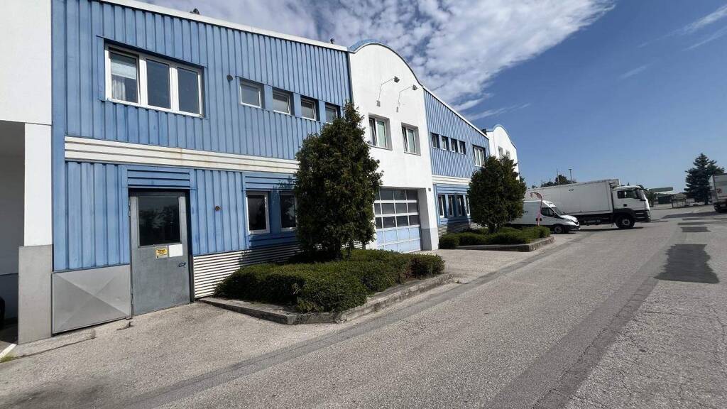 Lagerhalle zur Miete 8.150 € 1.610 m² Lagerfläche Neunkirchen 2620