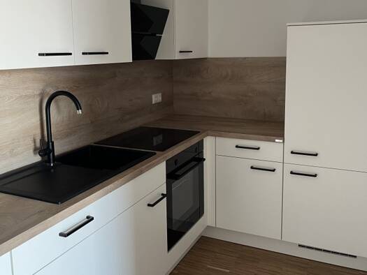 Wohnung zur Miete 555 € 2 Zimmer 42,9 m² Arnsdorf Arnsdorf 01477