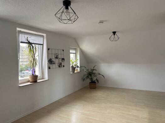 Wohnung zur Miete 260 € 1 Zimmer 40 m² 3. Geschoss frei ab 01.11.2026 Zwickauer Straße 356 Schönau Chemnitz 09116