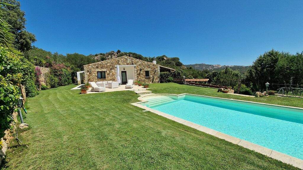 Haus zum Kauf 1.500.000 € 280 m² 15.000 m² Grundstück San Pantaleo 07026