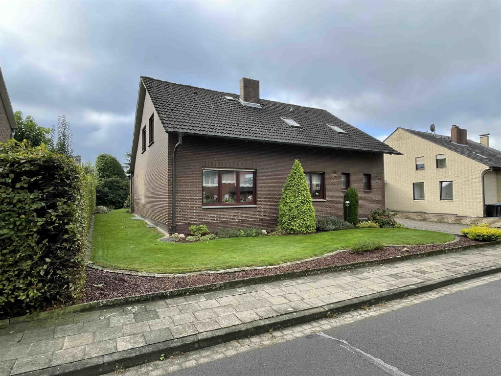 Einfamilienhaus zum Kauf 336.000 € 7 Zimmer 183,9 m²<br/>Wohnfläche 850 m²<br/>Grundstück Kleinendorf Rahden 32369