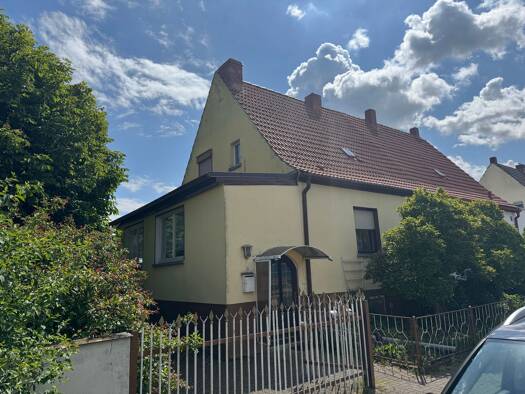 Einfamilienhaus zum Kauf 65.000 € 5 Zimmer 110 m² 1.018 m² Grundstück frei ab sofort Ringstraße 37 Zerbst Zerbst/Anhalt 39261