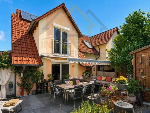 Doppelhaushälfte zum Kauf 399.000 € 3 Zimmer 127,9 m² 374 m² Grundstück Leinach 97274