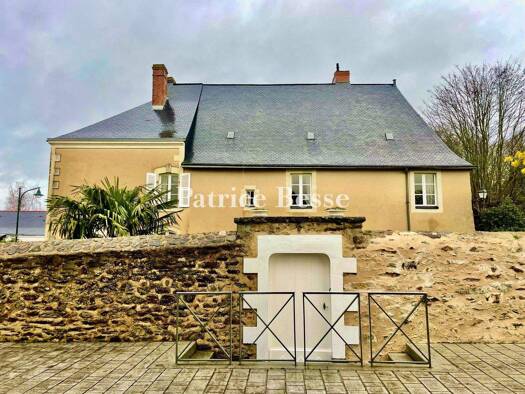 Einfamilienhaus zum Kauf 400.000 € 14 Zimmer 240 m² 2.420 m² Grundstück Château-Gontier 53200