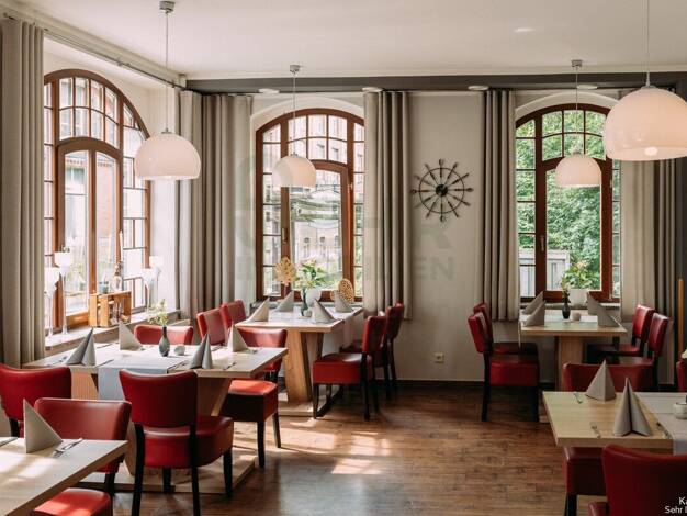 Hotel zum Kauf 649.000 € 1.020 m² Grundstück Rödlitzer Straße 11 Lichtenstein Lichtenstein 09350