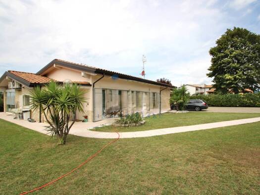 Haus zum Kauf 1.570.000 € 4 Zimmer 125 m² 1.800 m² Grundstück Bardolino 37010